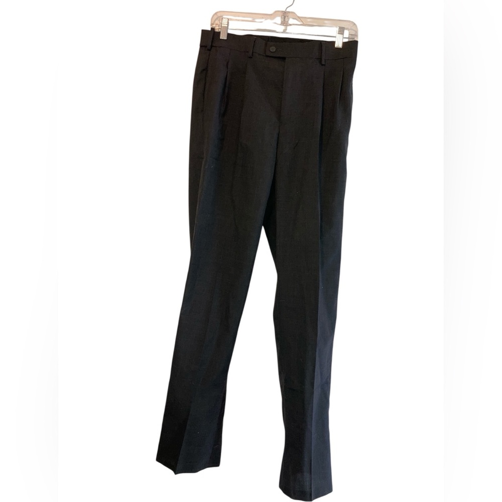 Louis Martin expandable waist size 32 water repellent